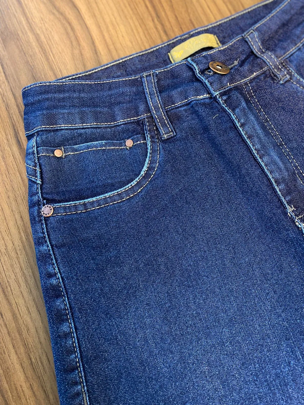 Calça Jeans Reta Puídos 7483/1015. 7/C)