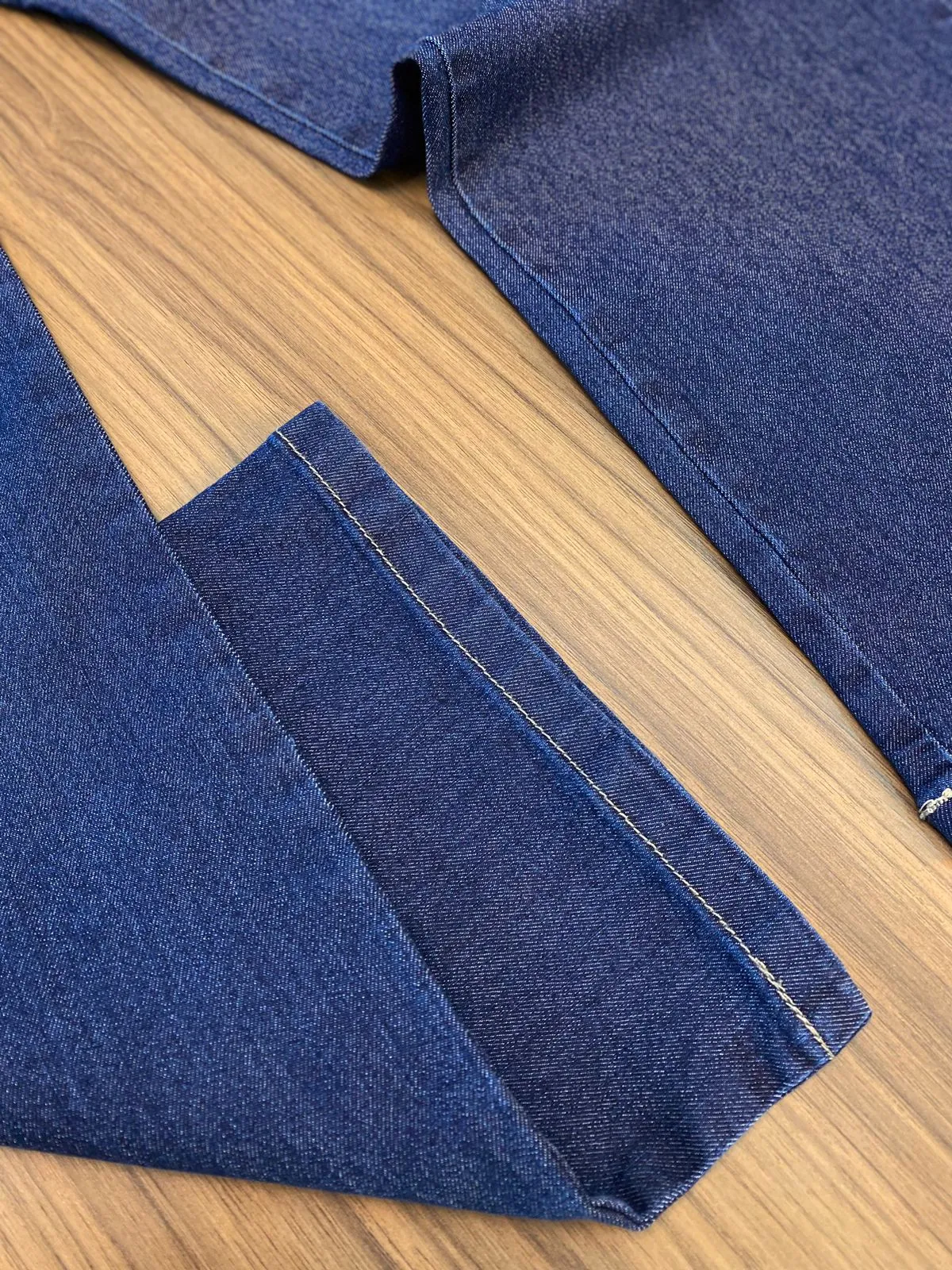 Calça Jeans Reta Puídos 7483/1015. 7/C)